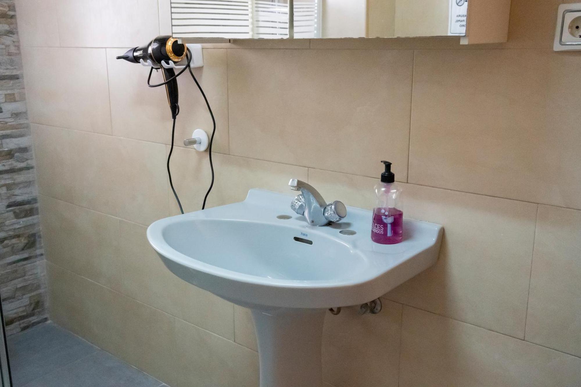 Habitacion Doble En La Victoria Малага Экстерьер фото